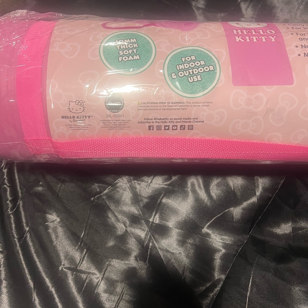 HELLO KITTY exercise mat , NWT - Picture 2 of 8